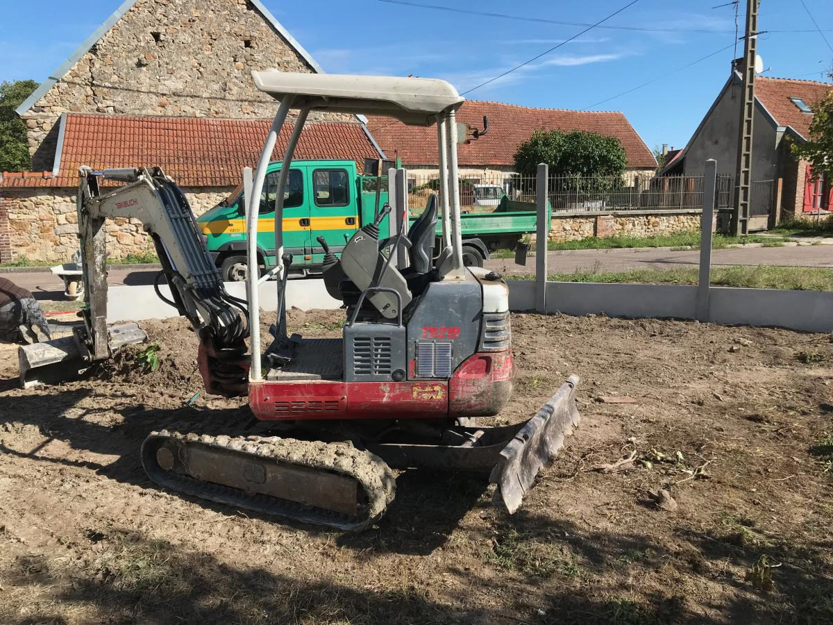 Takeuchi TB 219 - Minikotró: 3 kép. Takeuchi TB 219 - Minikotró: 3 kép.
