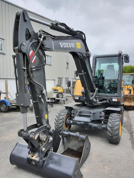Volvo EW 60E - Gumikerekes kotró: 1 kép. Volvo EW 60E - Gumikerekes kotró: 1 kép.