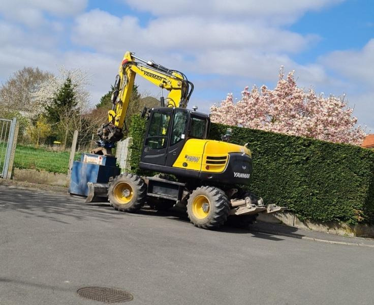 Yanmar B 110 W - Gumikerekes kotró: 2 kép. Yanmar B 110 W - Gumikerekes kotró: 2 kép.