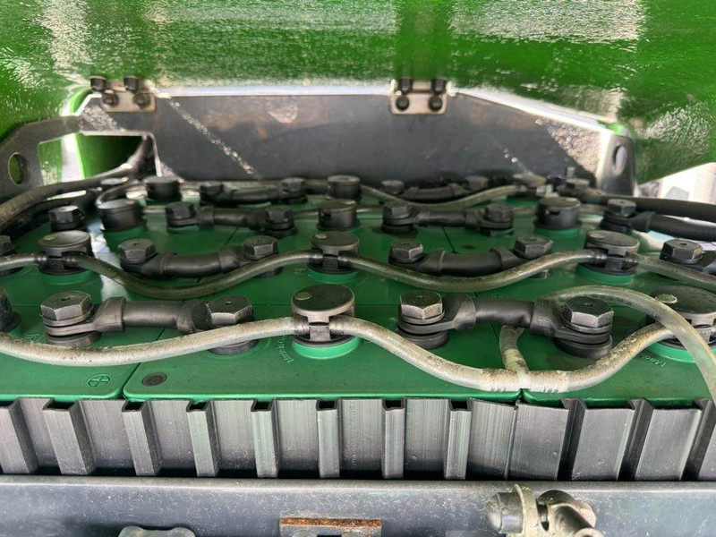 Combilift C4500ET/635D - Oldalrakodó targoncá: 5 kép. Combilift C4500ET/635D - Oldalrakodó targoncá: 5 kép.