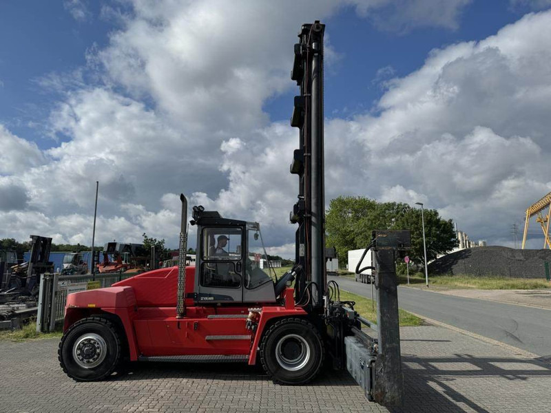 Kalmar DCE70-35E4 - Konténer targoncá: 2 kép. Kalmar DCE70-35E4 - Konténer targoncá: 2 kép.