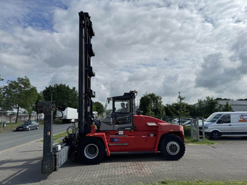Kalmar DCE70-35E4 - Konténer targoncá: 1 kép. Kalmar DCE70-35E4 - Konténer targoncá: 1 kép.