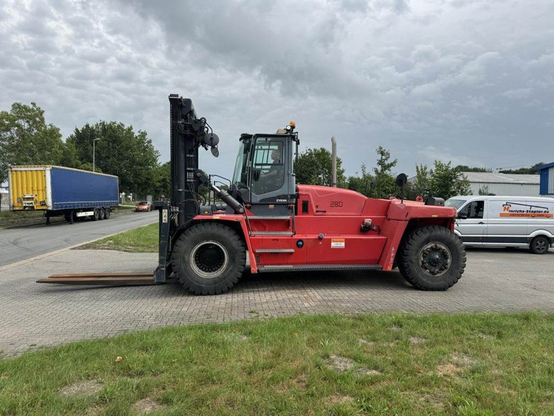 Kalmar DCG300-12LB - Dízel targonca: 1 kép. Kalmar DCG300-12LB - Dízel targonca: 1 kép.
