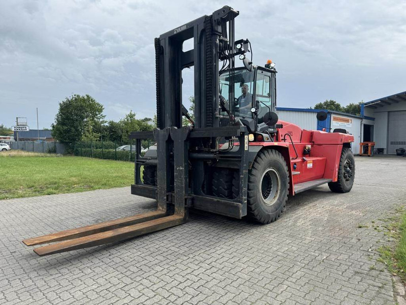 Kalmar DCG300-12LB - Dízel targonca: 2 kép. Kalmar DCG300-12LB - Dízel targonca: 2 kép.