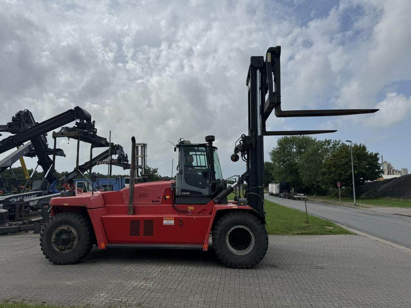 Kalmar DCG300-12LB - Dízel targonca: 4 kép. Kalmar DCG300-12LB - Dízel targonca: 4 kép.