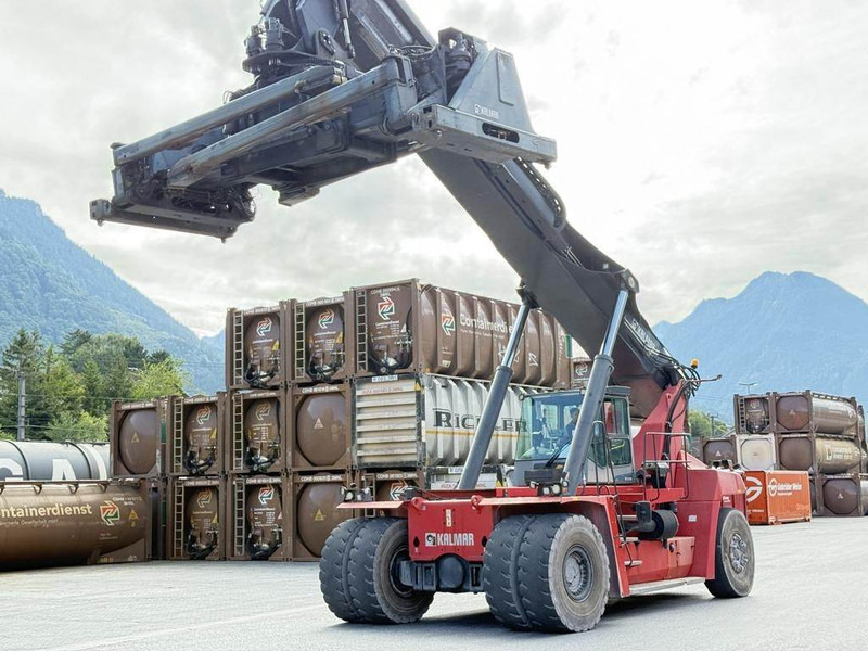 Kalmar DRF400-60C5 - Konténerrakodó: 2 kép. Kalmar DRF400-60C5 - Konténerrakodó: 2 kép.