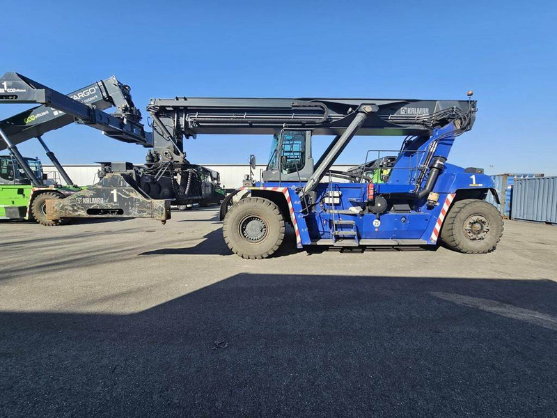 Kalmar DRG420-60S5 - Konténerrakodó: 1 kép. Kalmar DRG420-60S5 - Konténerrakodó: 1 kép.