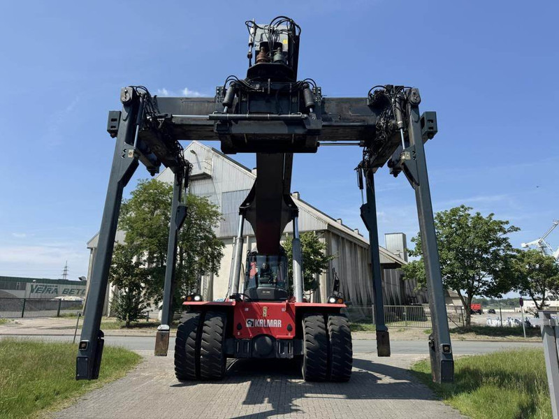 Kalmar DRG450-60C5 - Konténerrakodó: 5 kép. Kalmar DRG450-60C5 - Konténerrakodó: 5 kép.