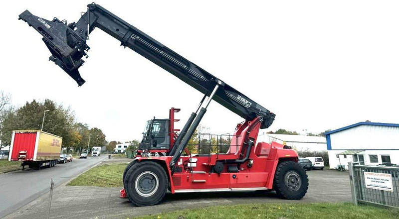 Kalmar DRG450-70S5XS - Konténerrakodó: 2 kép. Kalmar DRG450-70S5XS - Konténerrakodó: 2 kép.