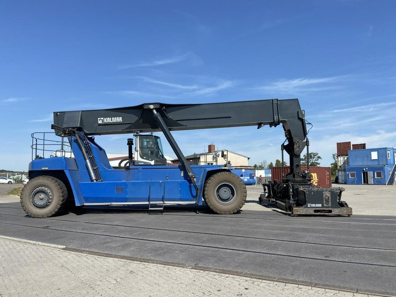 Kalmar DRG450-82S5HCXS - Konténerrakodó: 3 kép. Kalmar DRG450-82S5HCXS - Konténerrakodó: 3 kép.