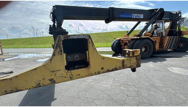 Kalmar Valmet RSD4118-4TL - Konténerrakodó: 5 kép. Kalmar Valmet RSD4118-4TL - Konténerrakodó: 5 kép.