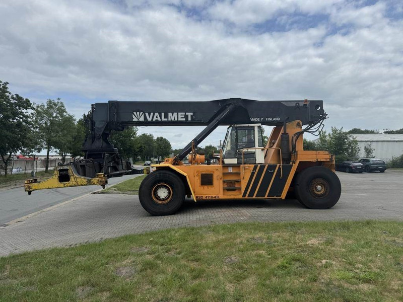Kalmar Valmet RSD4118-4TL - Konténerrakodó: 3 kép. Kalmar Valmet RSD4118-4TL - Konténerrakodó: 3 kép.