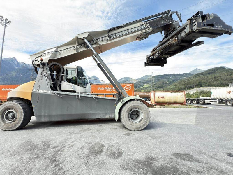 Liebherr LRS545 Intermodal - Konténerrakodó: 4 kép. Liebherr LRS545 Intermodal - Konténerrakodó: 4 kép.