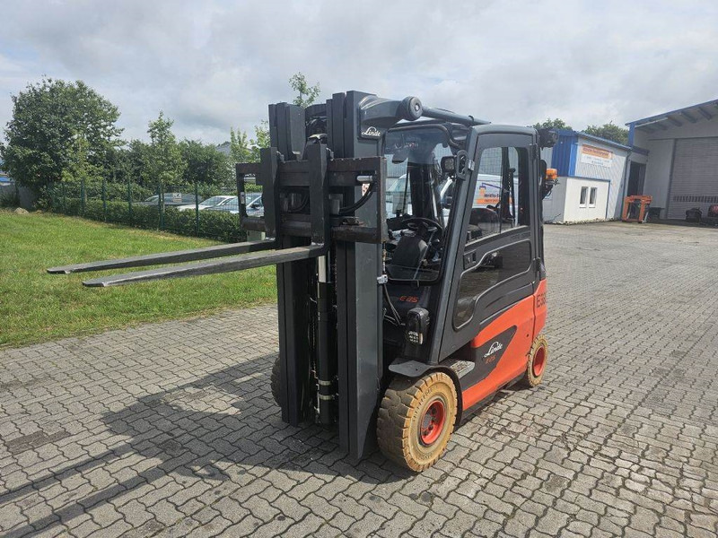 Linde E25-01 UVV - Elektromos targonca: 1 kép. Linde E25-01 UVV - Elektromos targonca: 1 kép.