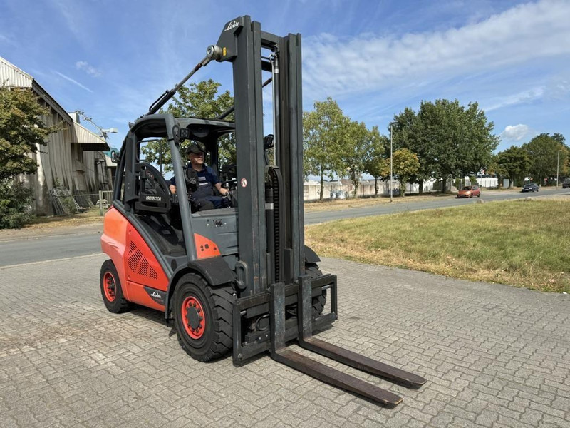 Linde H50T - Gázüzemű targonca: 3 kép. Linde H50T - Gázüzemű targonca: 3 kép.