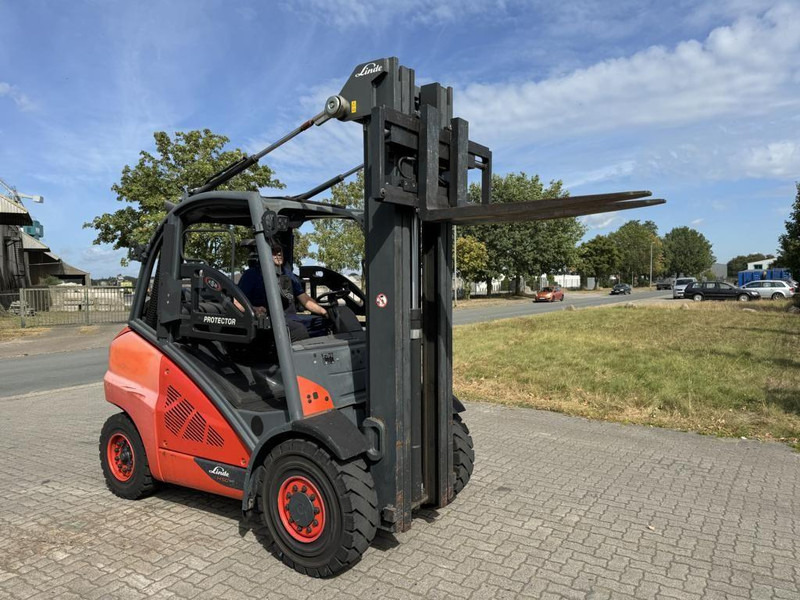 Linde H50T - Gázüzemű targonca: 2 kép. Linde H50T - Gázüzemű targonca: 2 kép.