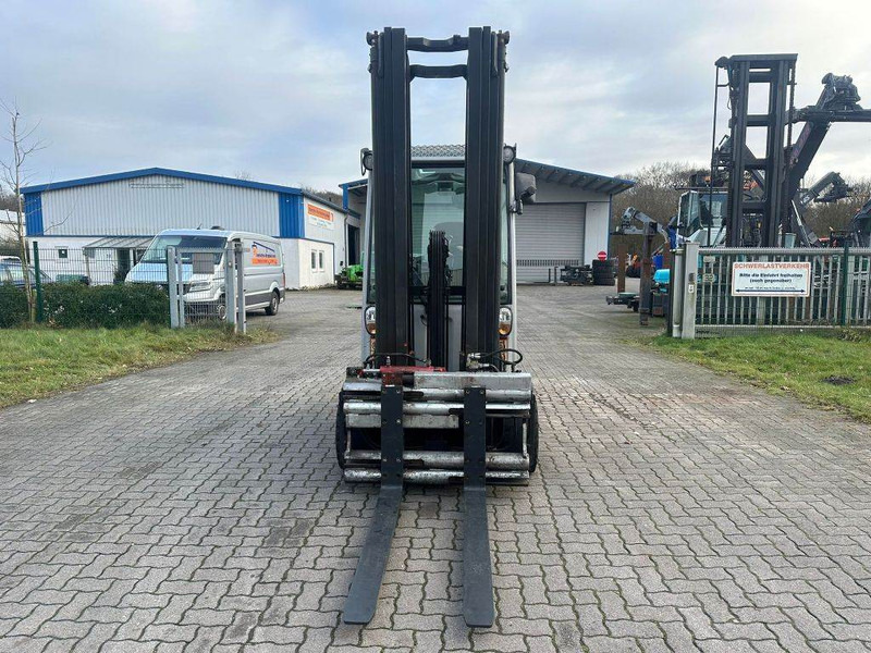 Still RX60-30 - Elektromos targonca: 2 kép. Still RX60-30 - Elektromos targonca: 2 kép.