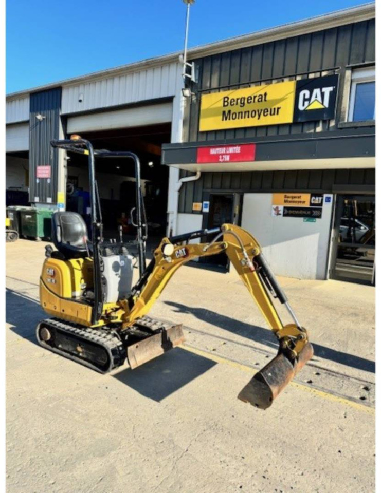 CAT 300.9D - Lánctalpas kotró: 1 kép. CAT 300.9D - Lánctalpas kotró: 1 kép.