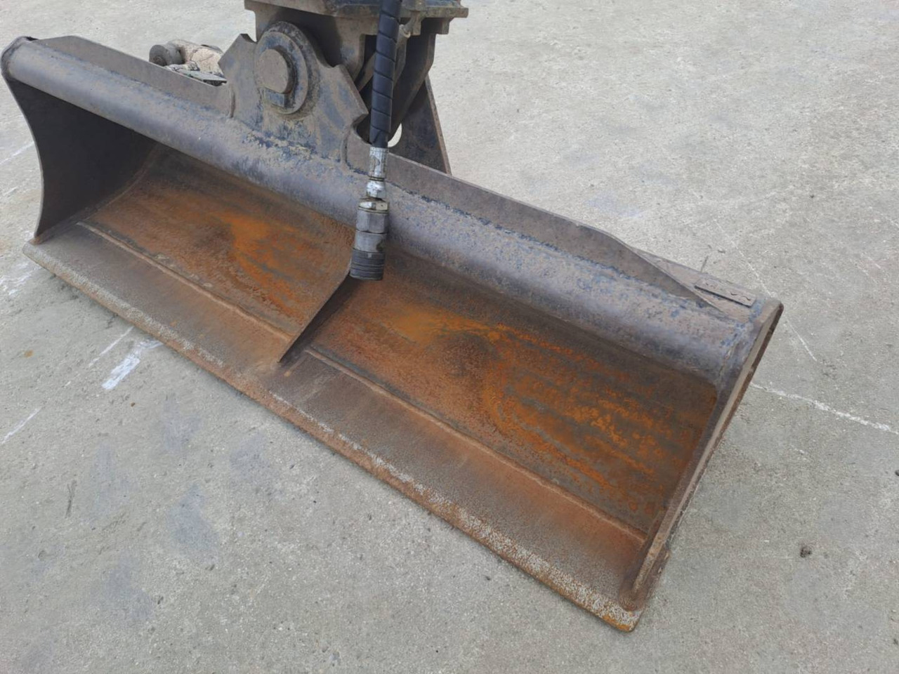Lánctalpas kotró CAT 302.7: 7 kép.