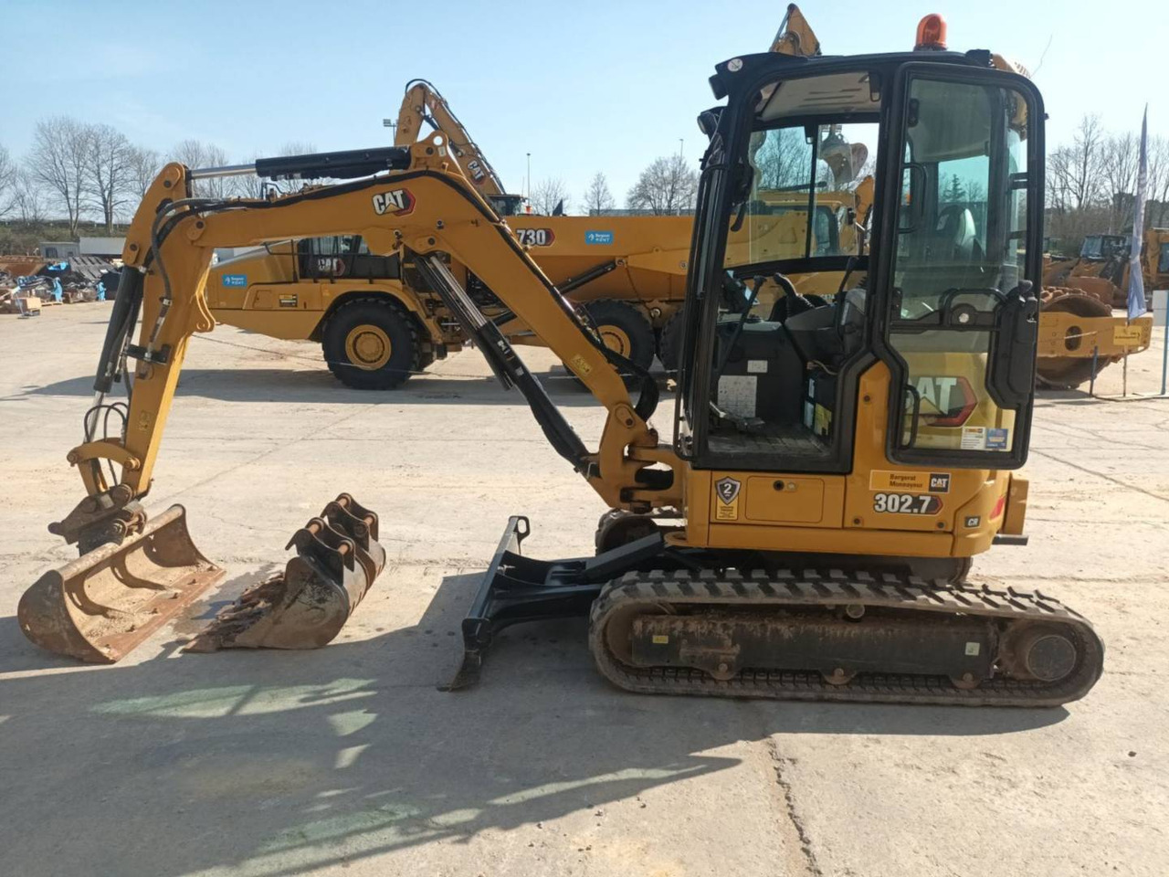 CAT 302.7 - Lánctalpas kotró: 3 kép. CAT 302.7 - Lánctalpas kotró: 3 kép.