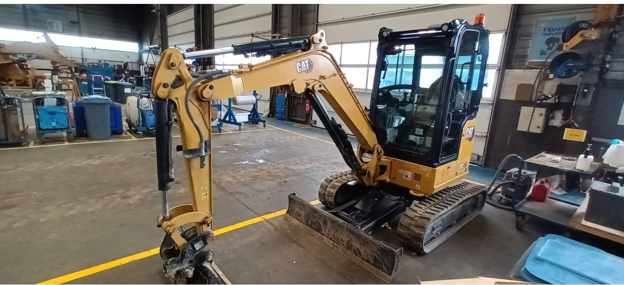CAT 302.7 - Lánctalpas kotró: 1 kép. CAT 302.7 - Lánctalpas kotró: 1 kép.
