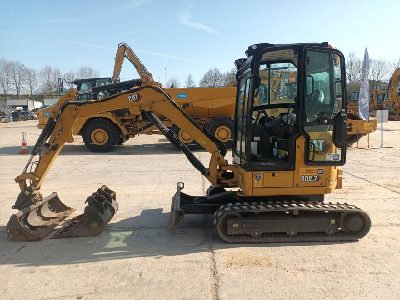 CAT 302.7 - Lánctalpas kotró: 4 kép. CAT 302.7 - Lánctalpas kotró: 4 kép.