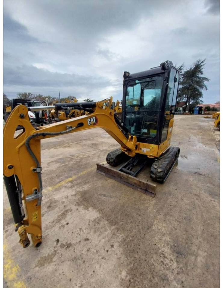CAT 302 - Lánctalpas kotró: 1 kép. CAT 302 - Lánctalpas kotró: 1 kép.
