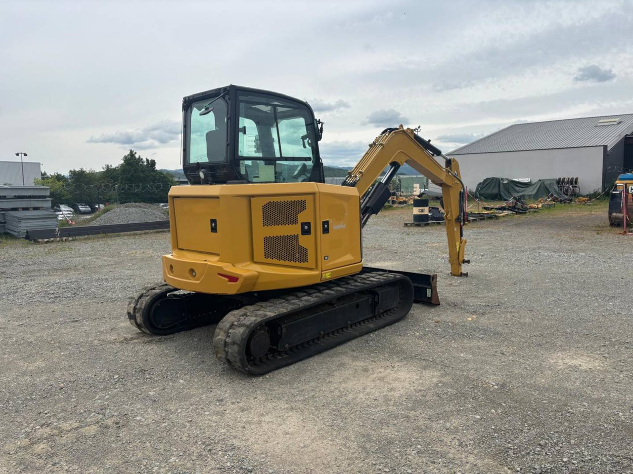 CAT 305 - Lánctalpas kotró: 4 kép. CAT 305 - Lánctalpas kotró: 4 kép.