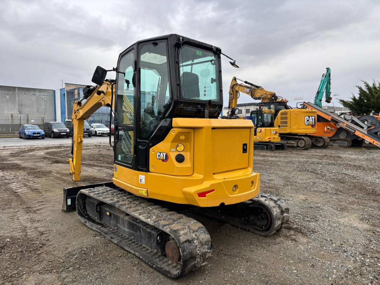 CAT 305 - Lánctalpas kotró: 3 kép. CAT 305 - Lánctalpas kotró: 3 kép.