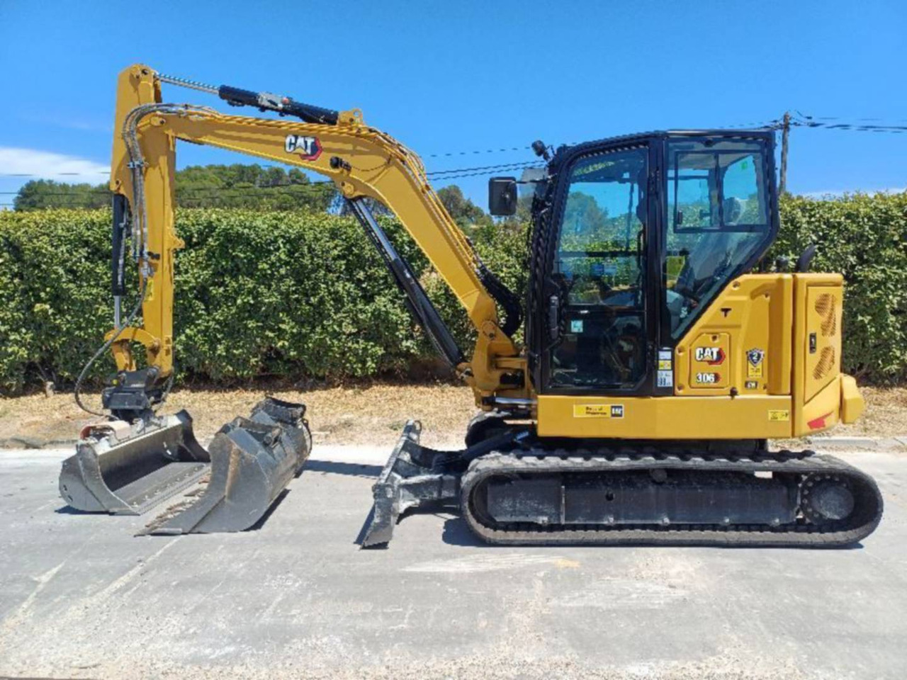 CAT 306 CR - Lánctalpas kotró: 2 kép. CAT 306 CR - Lánctalpas kotró: 2 kép.