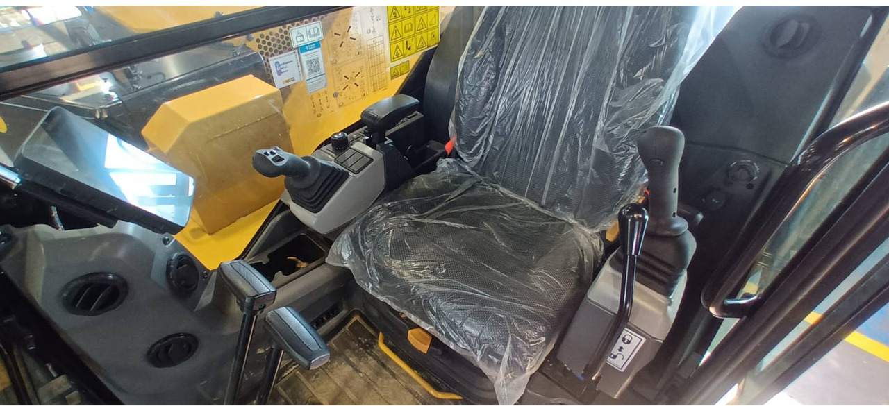 CAT 308 - Lánctalpas kotró: 5 kép. CAT 308 - Lánctalpas kotró: 5 kép.