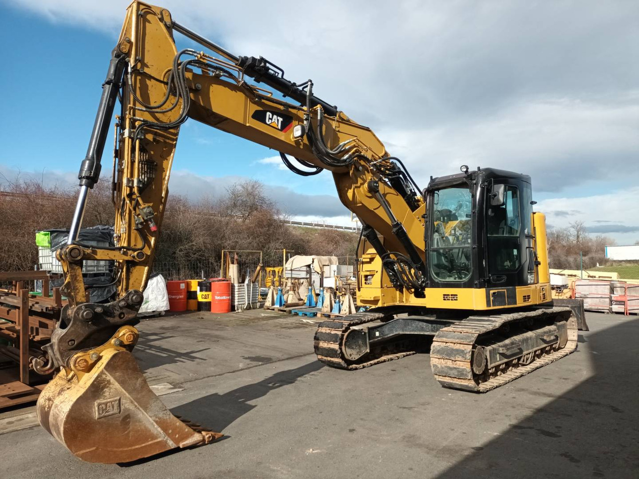 CAT 315F - Lánctalpas kotró: 2 kép. CAT 315F - Lánctalpas kotró: 2 kép.