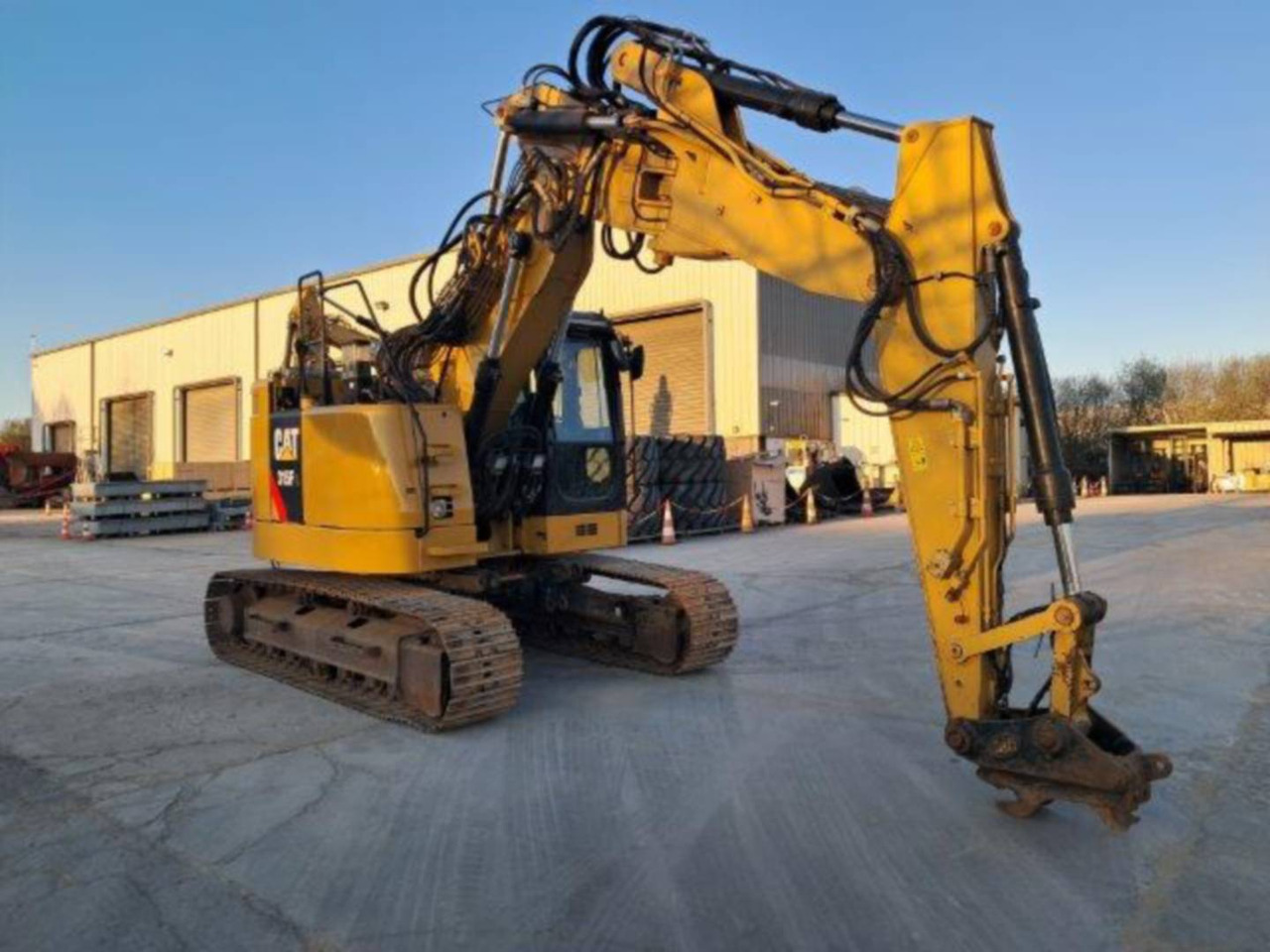 CAT 315F - Lánctalpas kotró: 1 kép. CAT 315F - Lánctalpas kotró: 1 kép.