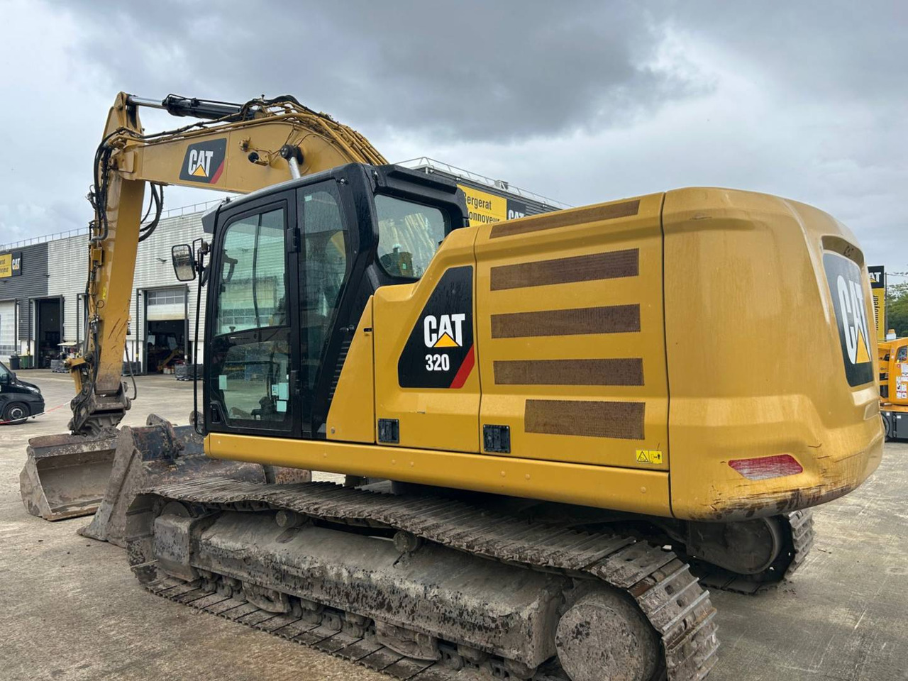 CAT 320 - Lánctalpas kotró: 3 kép. CAT 320 - Lánctalpas kotró: 3 kép.