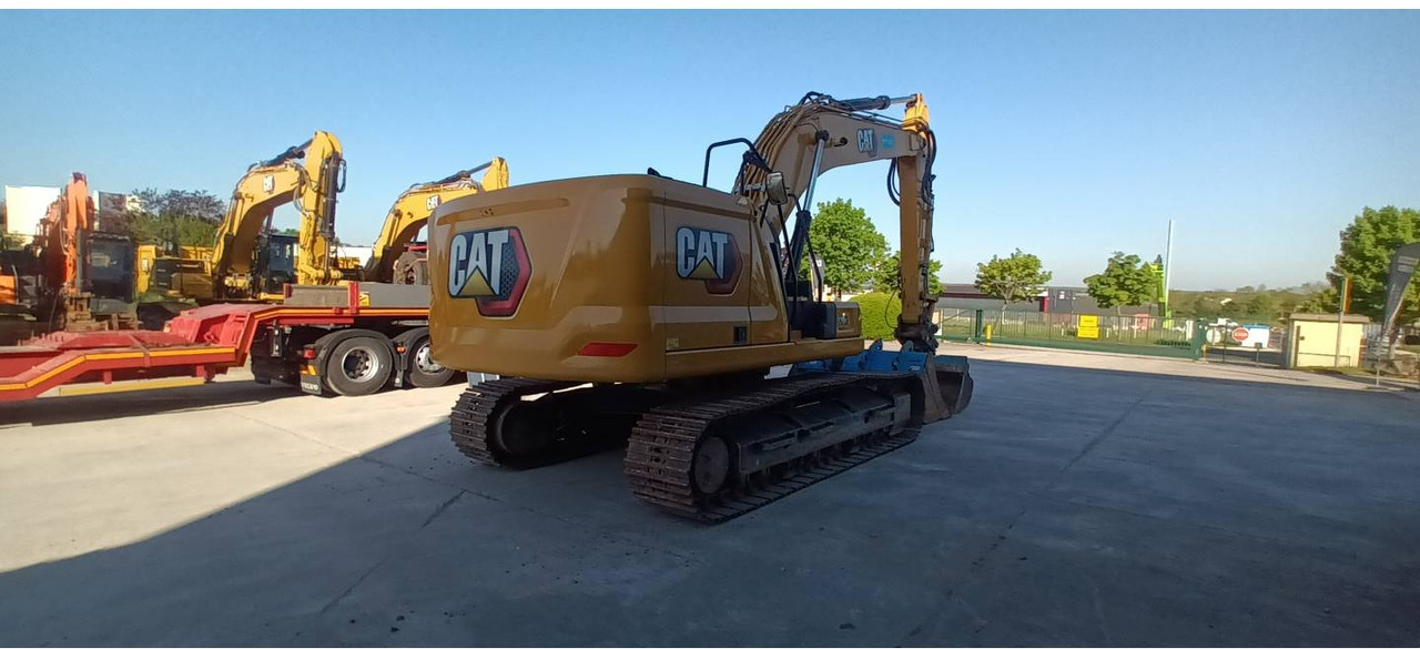 CAT 320 GC - Lánctalpas kotró: 3 kép. CAT 320 GC - Lánctalpas kotró: 3 kép.