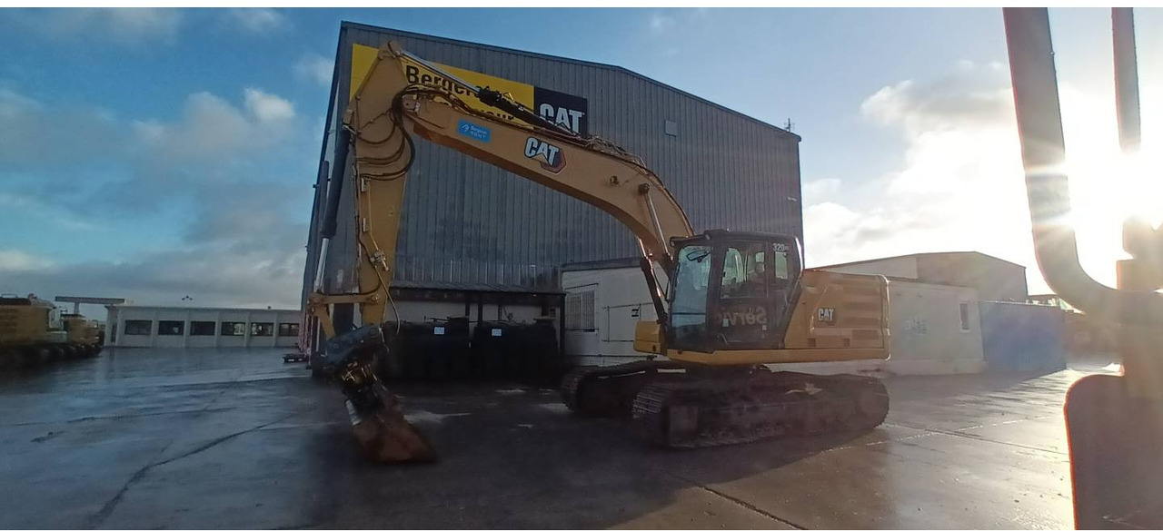 CAT 320 GC - Lánctalpas kotró: 1 kép. CAT 320 GC - Lánctalpas kotró: 1 kép.
