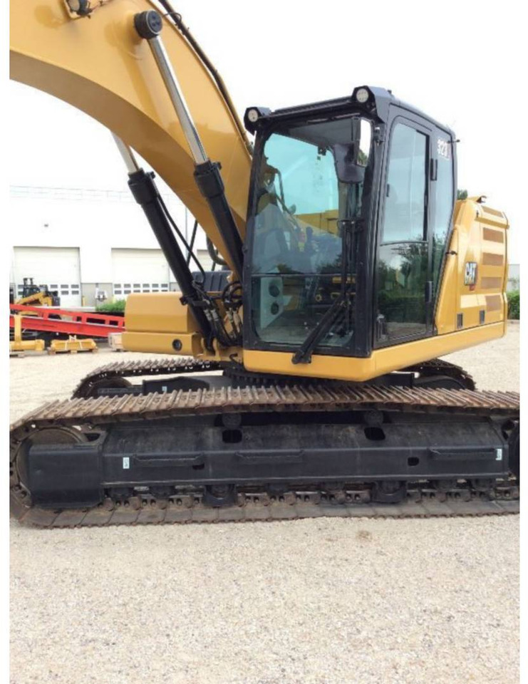 CAT 323 - Lánctalpas kotró: 4 kép. CAT 323 - Lánctalpas kotró: 4 kép.