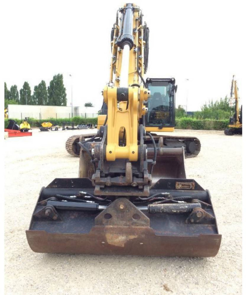 CAT 323 - Lánctalpas kotró: 5 kép. CAT 323 - Lánctalpas kotró: 5 kép.