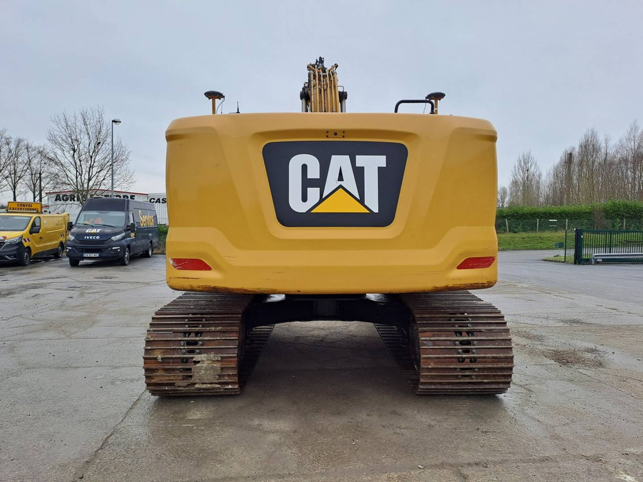 Lánctalpas kotró CAT 323: 7 kép.