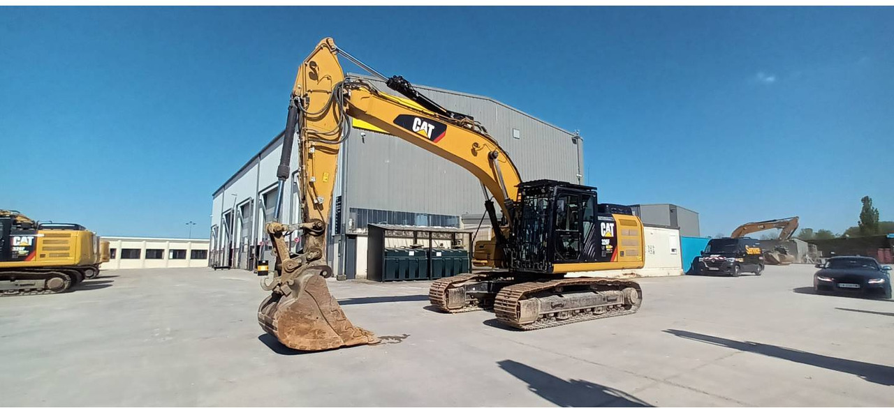 CAT 326F - Lánctalpas kotró: 1 kép. CAT 326F - Lánctalpas kotró: 1 kép.