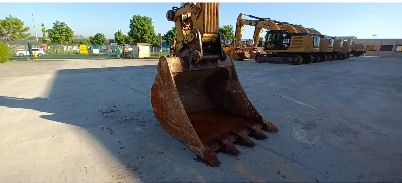 Lánctalpas kotró CAT 336: 28 kép.