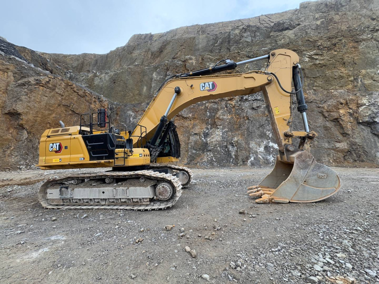 Lánctalpas kotró CAT 374-07: 9 kép.