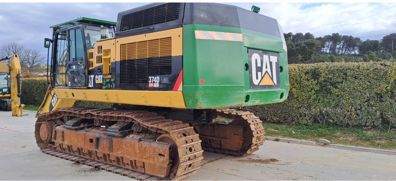 CAT 374D - Lánctalpas kotró: 2 kép. CAT 374D - Lánctalpas kotró: 2 kép.