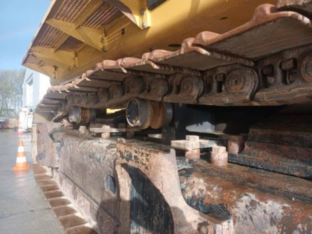 Lánctalpas kotró CAT 374F: 9 kép.