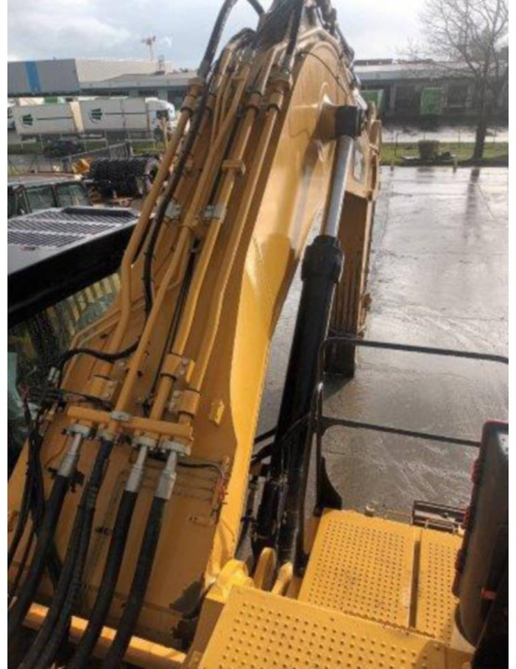 Lánctalpas kotró CAT 374F: 15 kép.