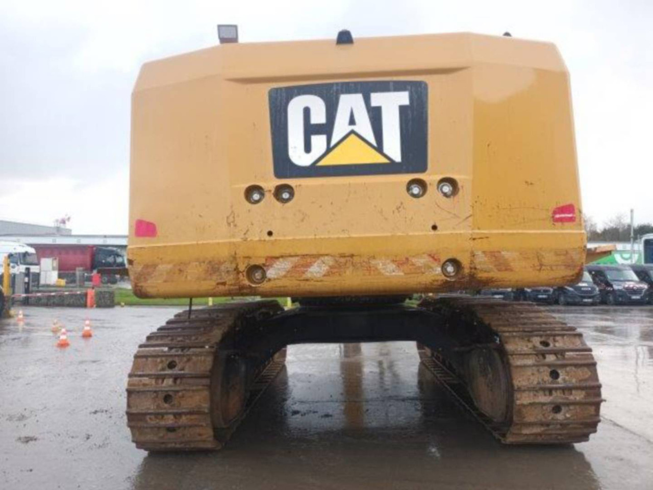 Lánctalpas kotró CAT 374F: 14 kép.