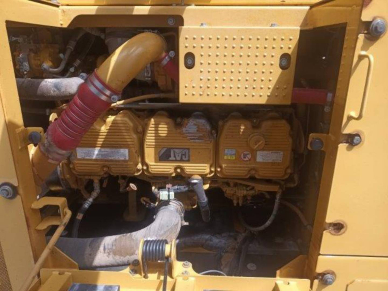 Lánctalpas kotró CAT 374F: 13 kép.