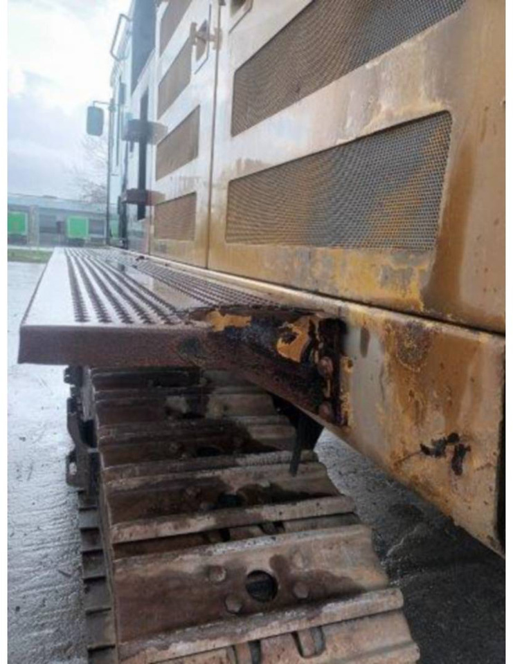 Lánctalpas kotró CAT 374F: 26 kép.