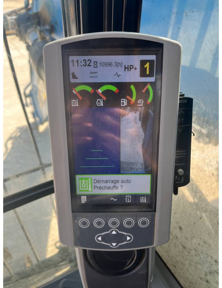 CAT 390F - Lánctalpas kotró: 5 kép. CAT 390F - Lánctalpas kotró: 5 kép.