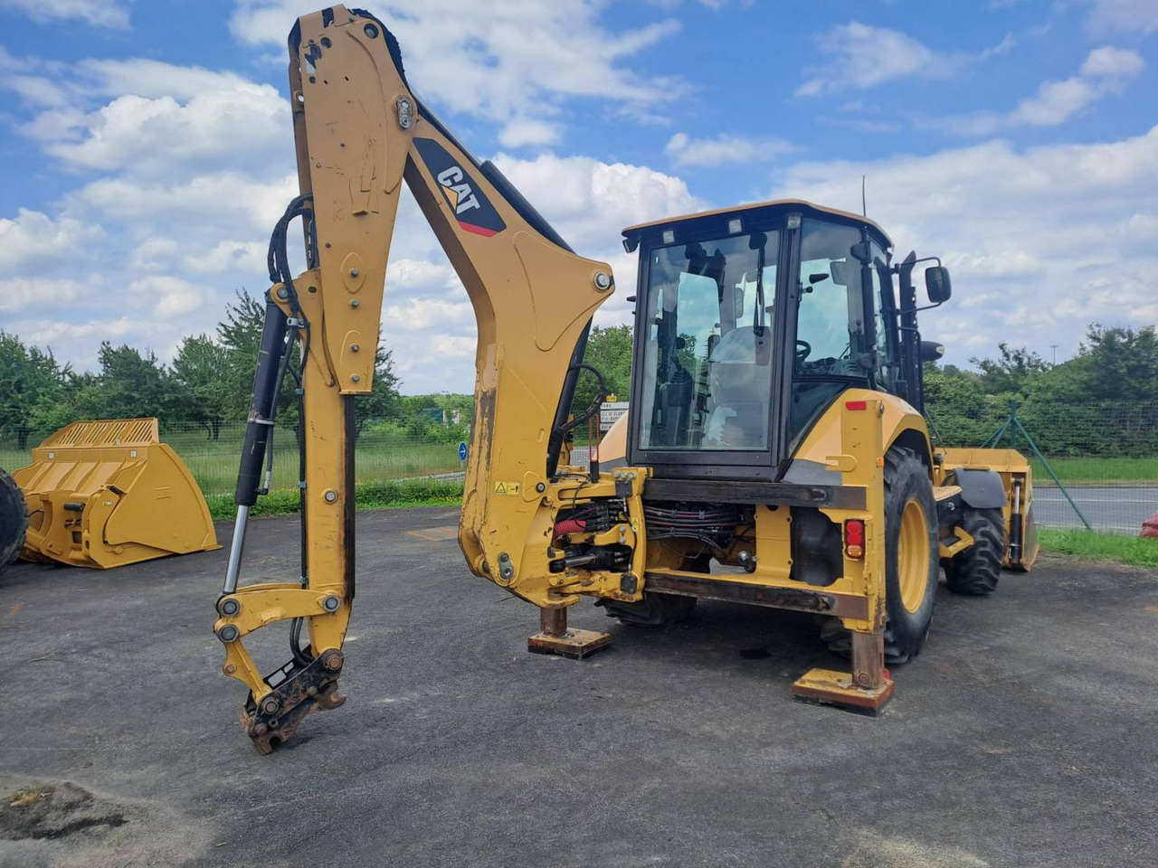 CAT 432F2 - Kotrórakodó: 3 kép. CAT 432F2 - Kotrórakodó: 3 kép.